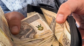 Wynagrodzenia Polaków wzrosły w grudniu aż o 8,6 proc. Za dużo dla RPP