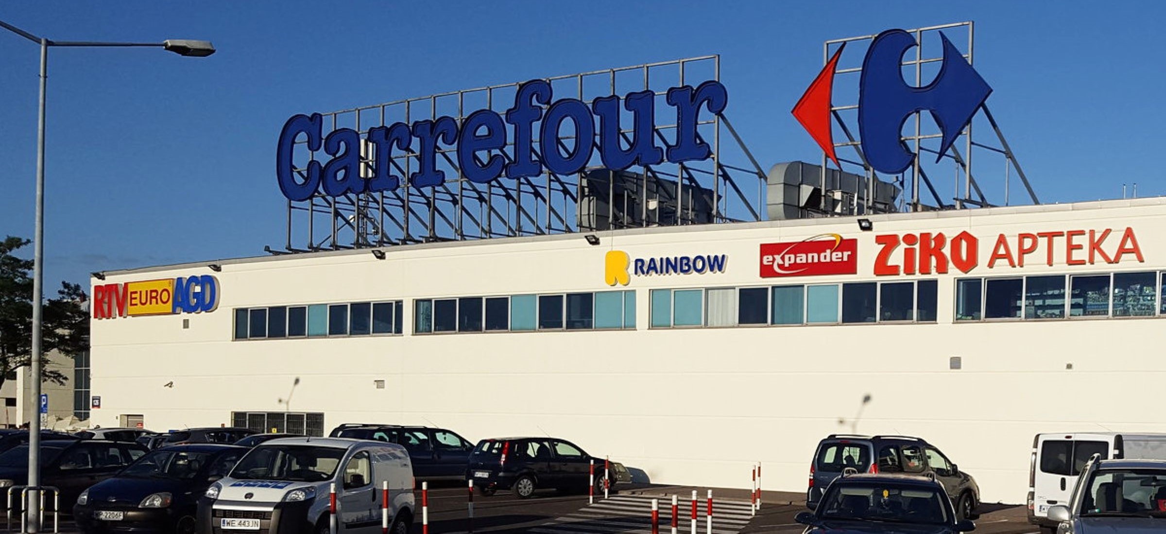 Zwolnienia grupowe w sieci Carrefour Polska. Związkowcy apelują do ambasadora Francji
