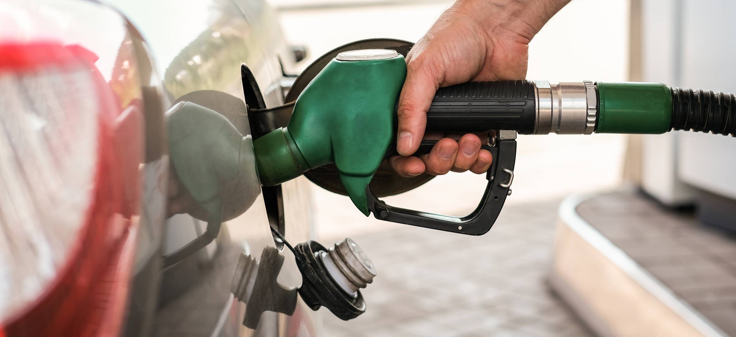 Ceny paliw będą rozpieszczać kierowców. Ale nie fanów LPG