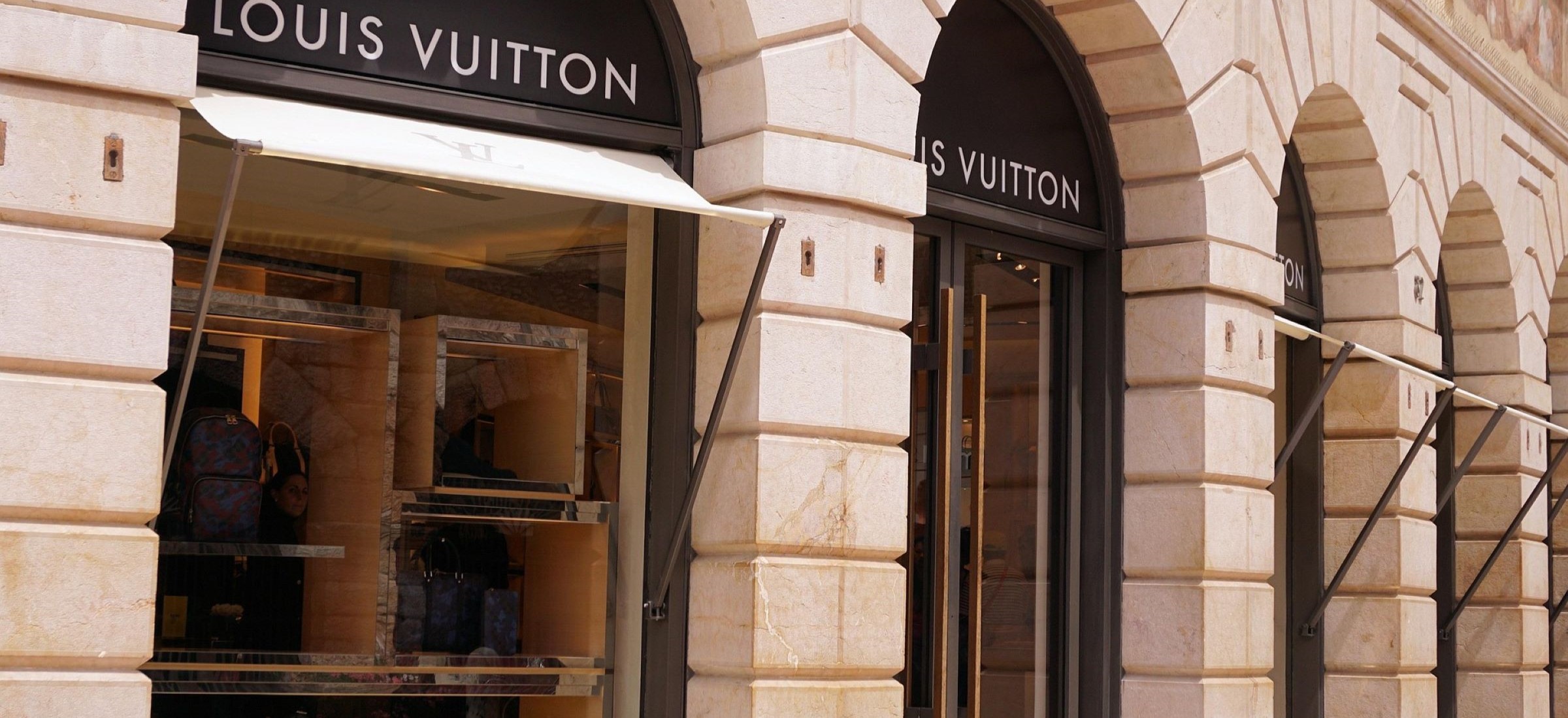 Louis Vuitton ma potężne problemy w USA. Firmy uciekające przed cłem też to czeka