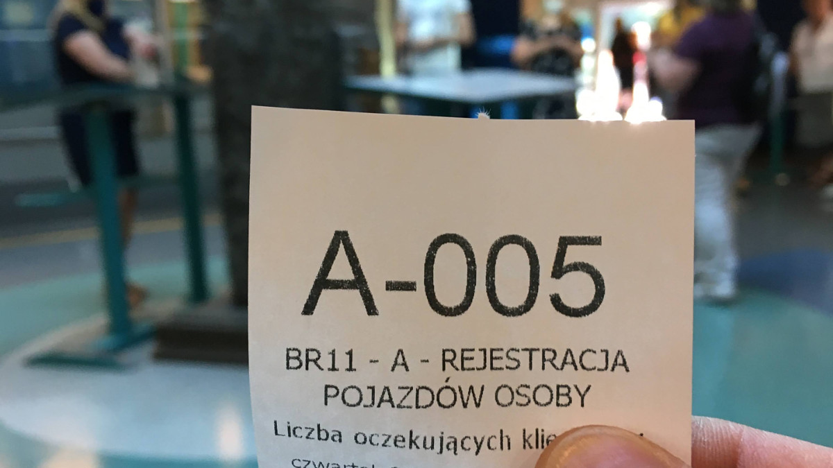 Rejestracja auta i prawo jazdy przez mObywatel. Rząd upraszcza życie kierowcom