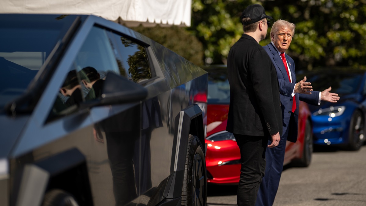 Tesla w kryzysie. Miała być nowa wersja popularnego modelu, niestety trzeba poczekać