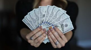 Dolar w dołku, złoty na fali. Taki kurs to rzadki widok