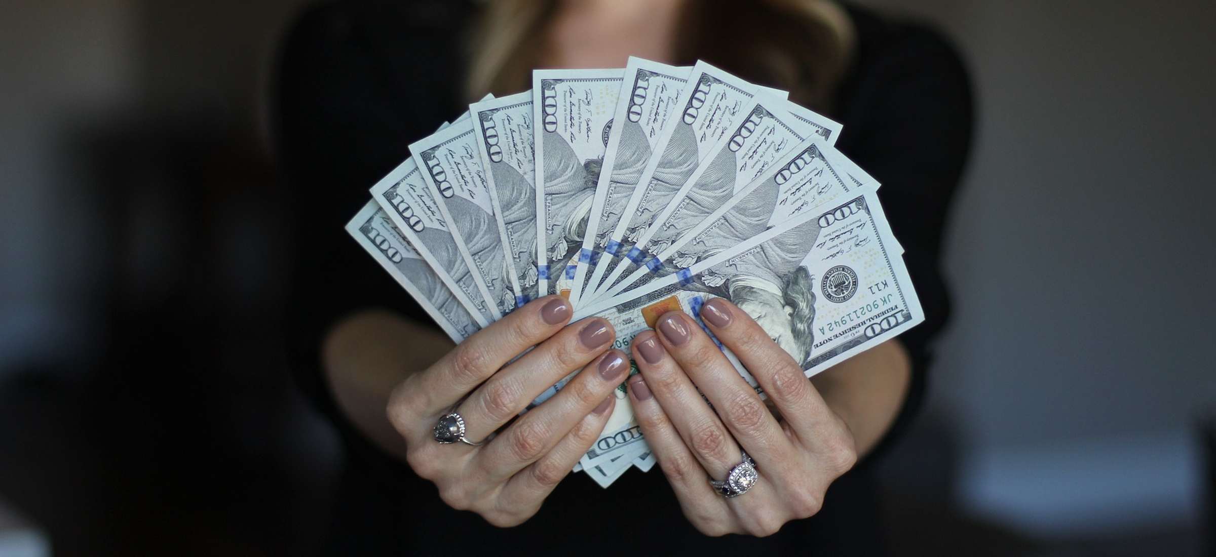 Dolar w dołku, złoty na fali. Taki kurs to rzadki widok