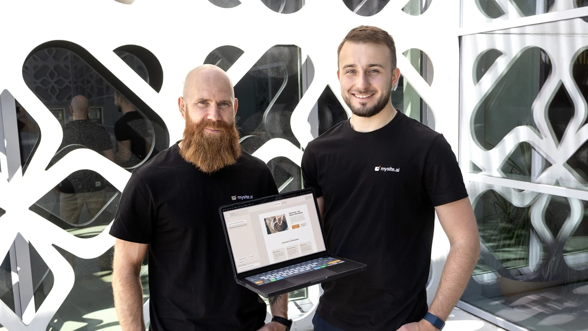 22-letni Polak dzięki AI tworzy strony w 10 minut. Jego startup dostał miliony