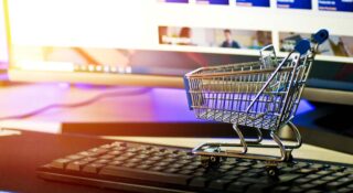 Zmiany w e-commerce. Sprzedawcy muszą przystosować swoje sklepy