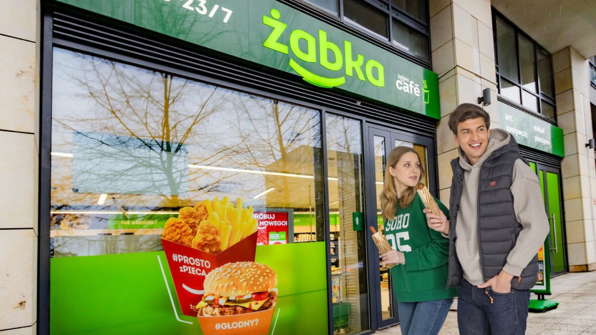 Nowa promocja w Żabce: hot dogi będą za pół ceny
