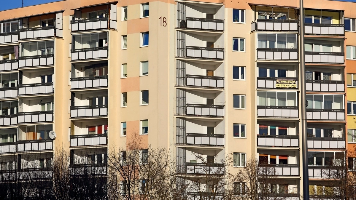 Mieszkania ciągle tanieją. Niższe stopy i tańsze kredyty nie pomagają
