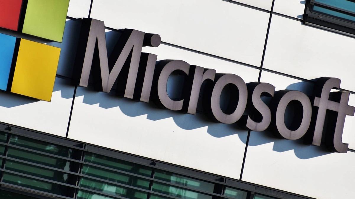 Microsoft rozbija bank. Wydaje 100 miliardów na AI i bije rekordy na giełdzie