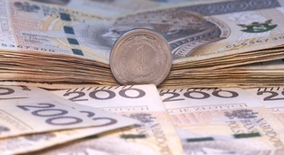 Polacy boją się o pieniądze. Coraz więcej z nas oszczędza