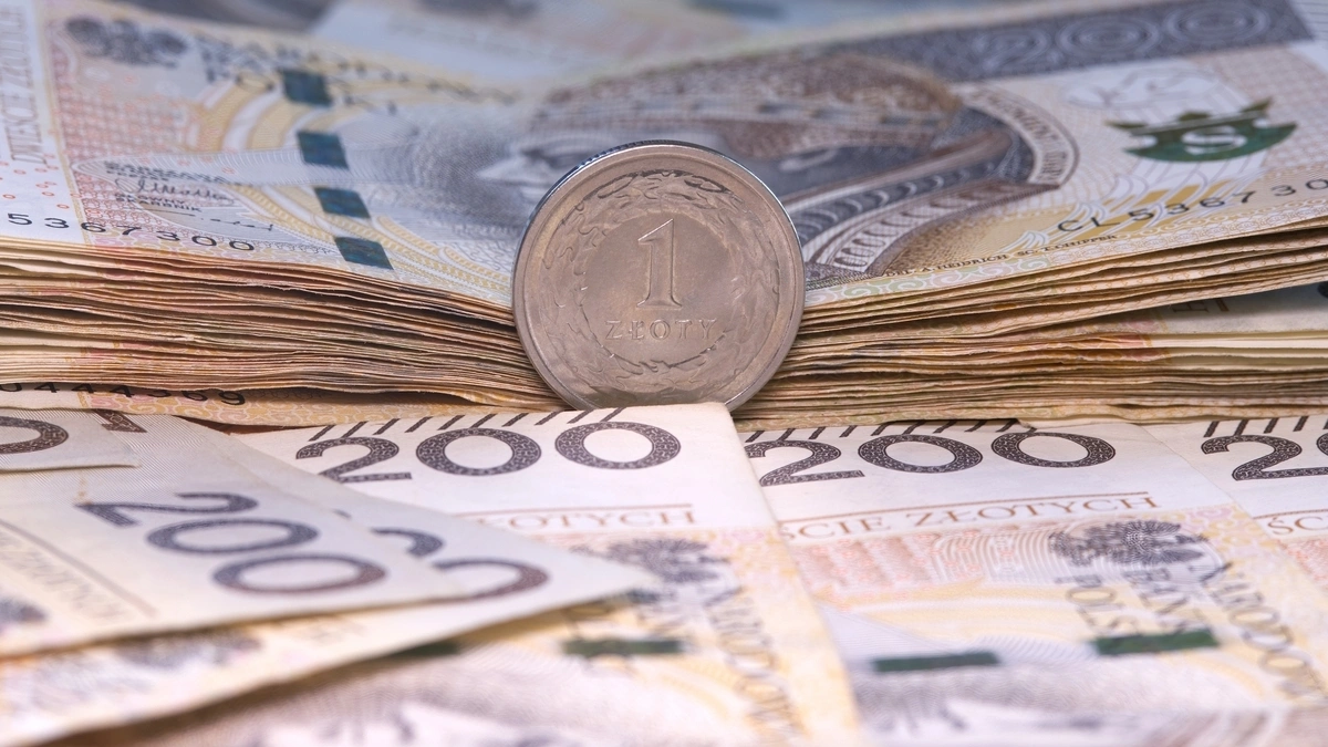 Polacy boją się o pieniądze. Coraz więcej z nas oszczędza
