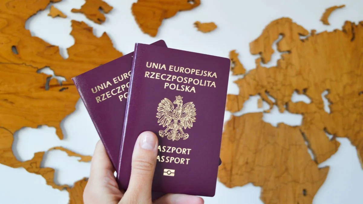 Mamy lepszy paszport niż Kanadyjczycy. Nowy ranking