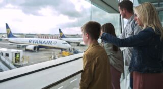 Utrudnienia dla tysięcy pasażerów. Ryanair chce dymisji szefowej KE