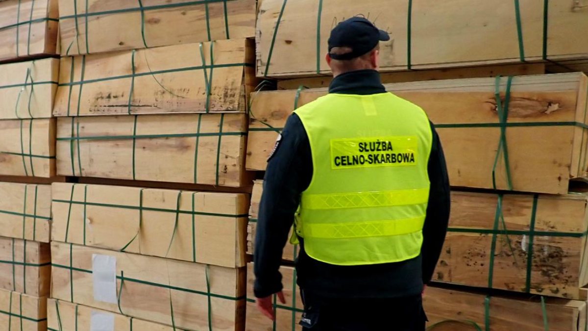 Zalewają Polskę trefnym towarem z Rosji. Skarbówka nie odpuszcza