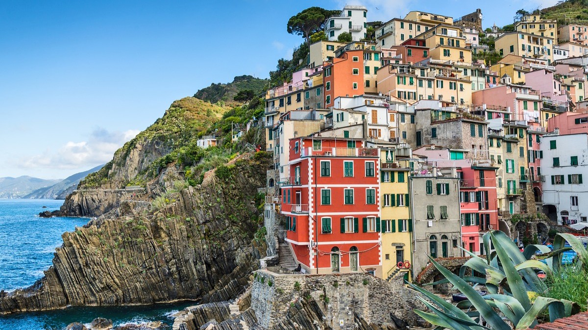 Mandaty za bikini, nieodpowiednie buty i hałas. Sypią się kary dla turystów