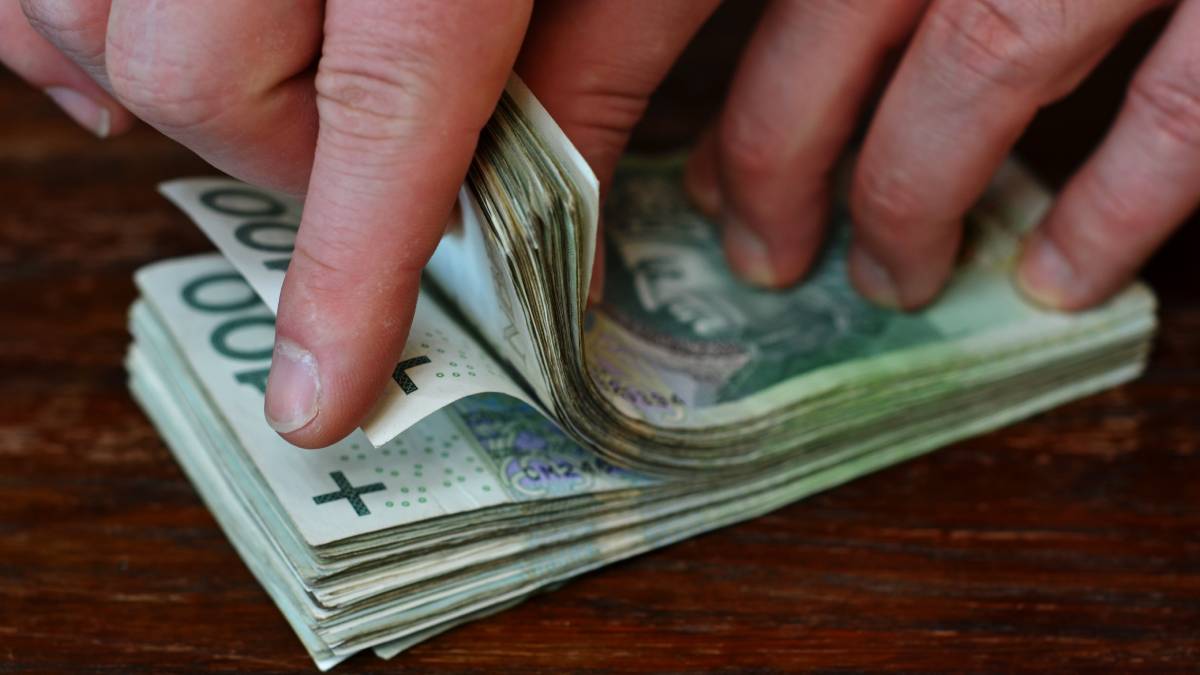 Trzeba będzie zwrócić dotacje z Czystego Powietrza? Polacy zapłacą za błędy resortu