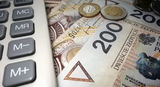 Emerytura przestanie wpływać co miesiąc. Tysiące Polaków dostaną ją raz na kwartał