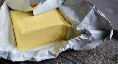 Masło „jak za darmo”. W Lidlu i Biedronce kostka poniżej 3 zł