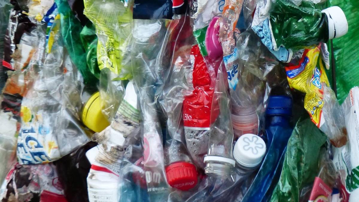 Kto zapłaci za opakowania? Rząd liczy na miliardy, producenci grożą podwyżkami cen