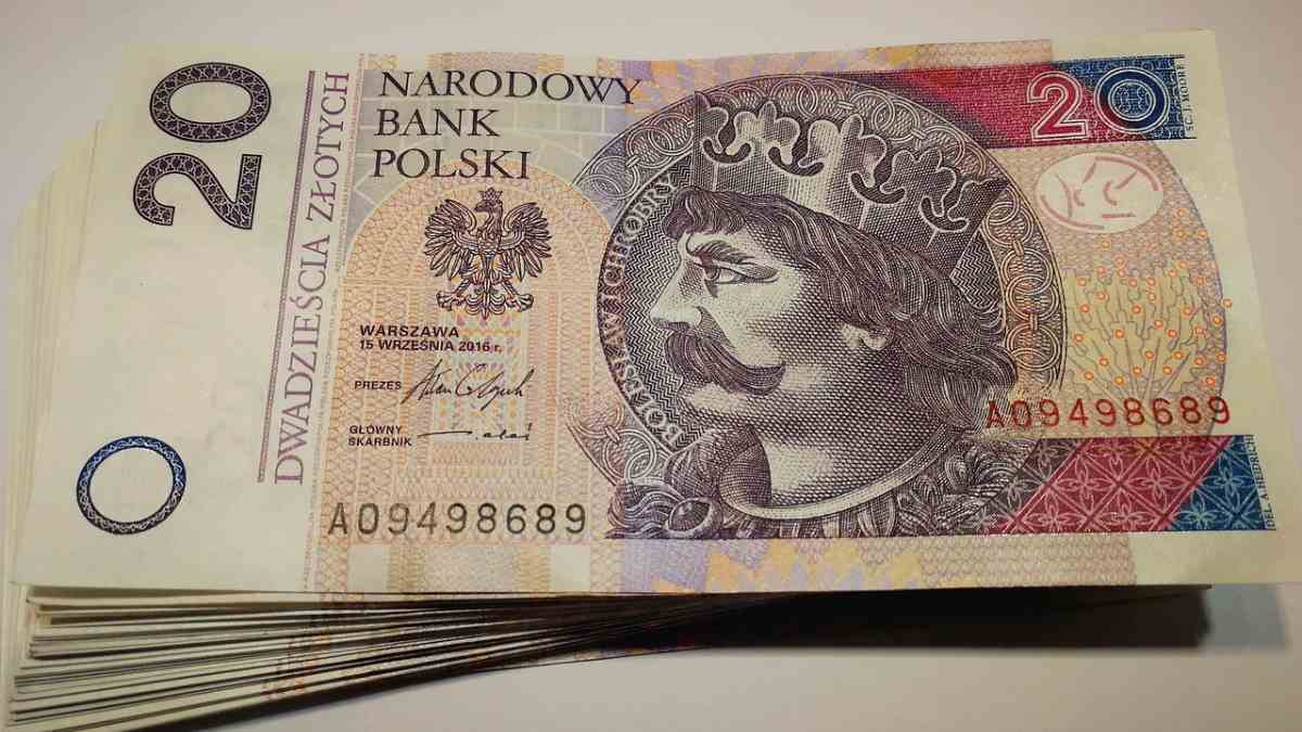 Polacy martwią się o swoje pieniądze. Rosną obawy o oszczędności