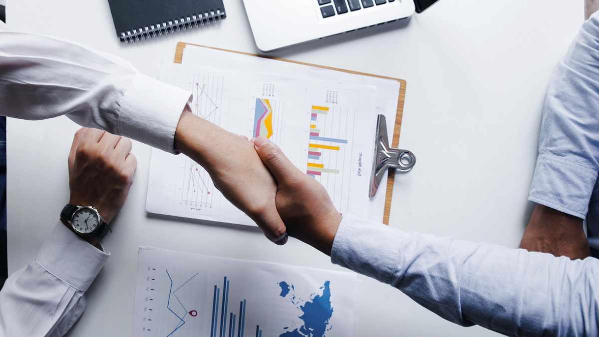 Spółka z ograniczoną odpowiedzialnością - kapitał, procedury, zalety i pułapki