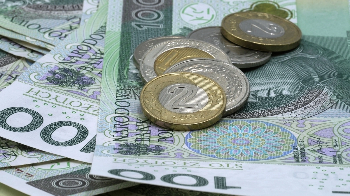 średnie wynagrodzenie w lipcu 2025