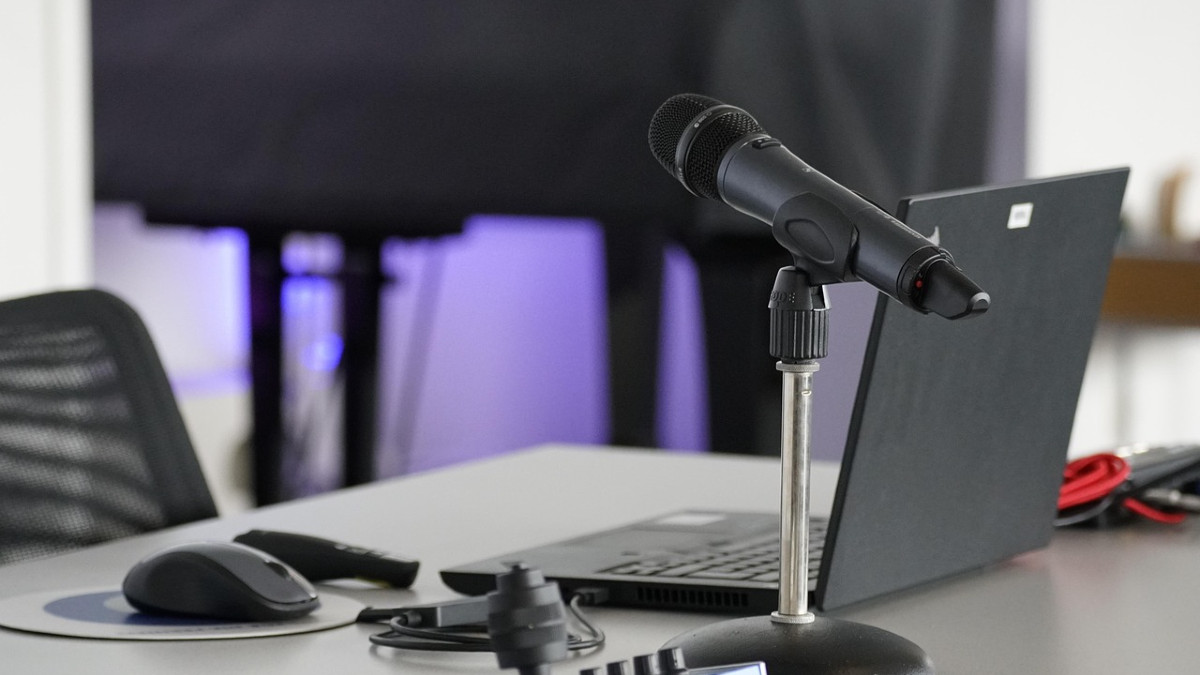 Jutuber zbiera kasę od patronów. Skarbówka mówi, co z podatkiem