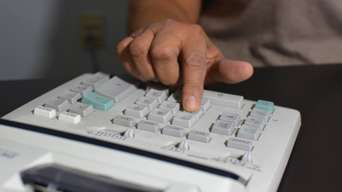 Jak prowadzić ewidencję przychodów przy ryczałcie? Najważniejsze informacje