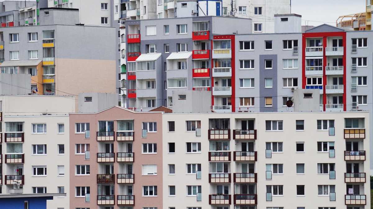 Mieszkania przez cały czas drogie. Czy to dobry czas na zakup nieruchomości?