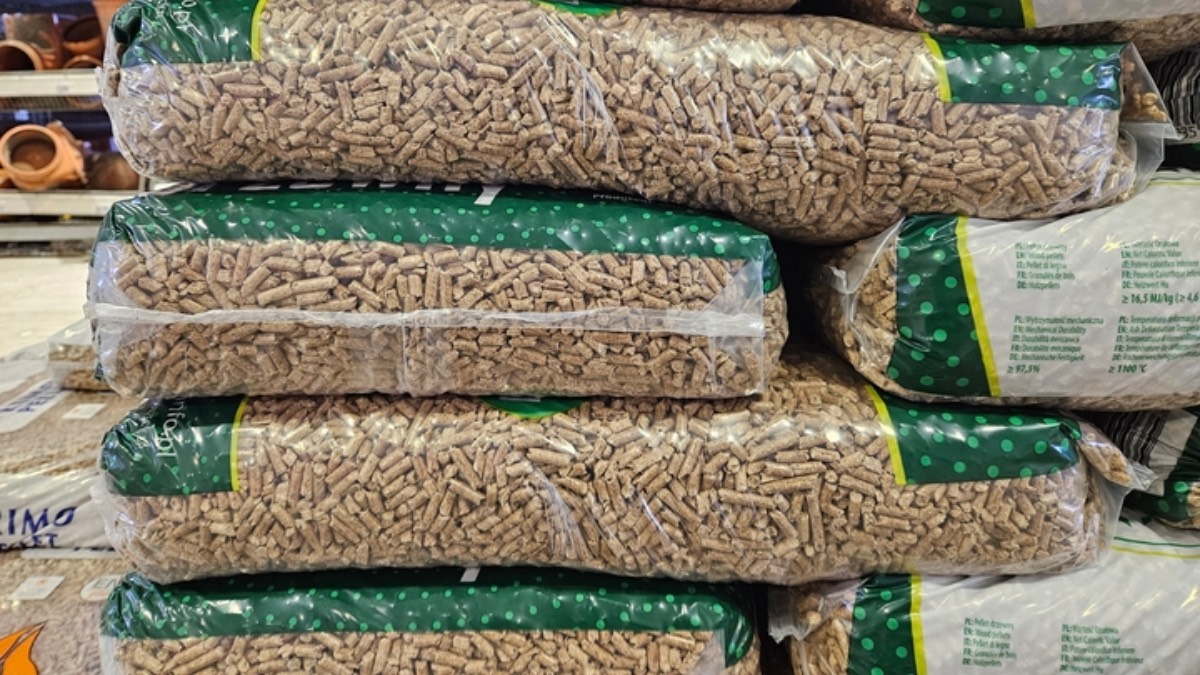 Pellet drożeje. Sprawdziliśmy, gdzie opłaca się kupić