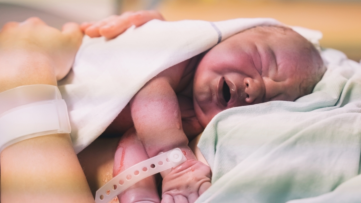 800 plus dla dziecka to za mało. Czas na 2333 plus dla matki