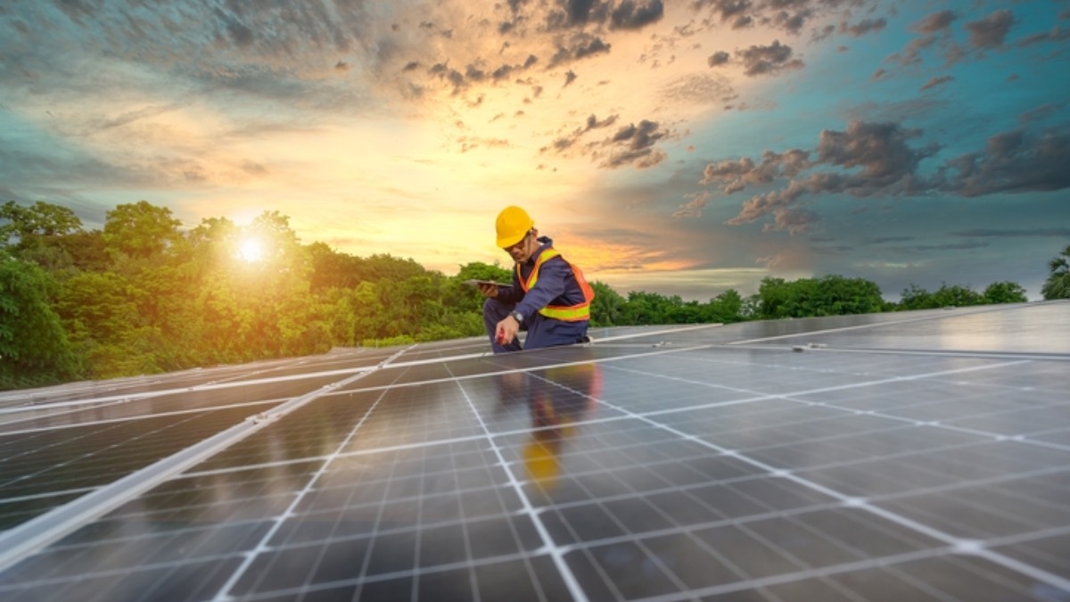 Czarne złoto traci blask. Historyczny wynik OZE w Polsce