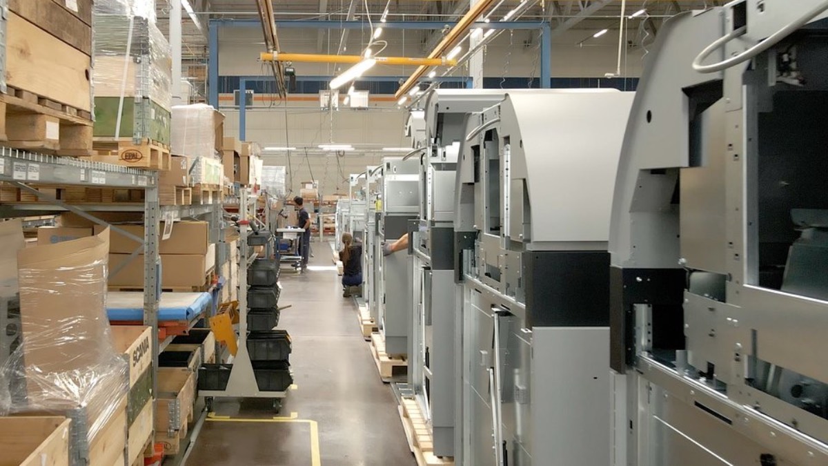 Biedronka idzie na rekord. Zaleje Polskę automatami