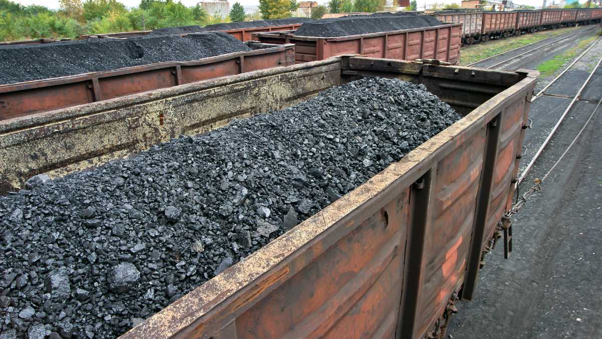 Elektrownie płacą za węgiel grosze, zwykli ludzie – krocie. Witamy w Polsce