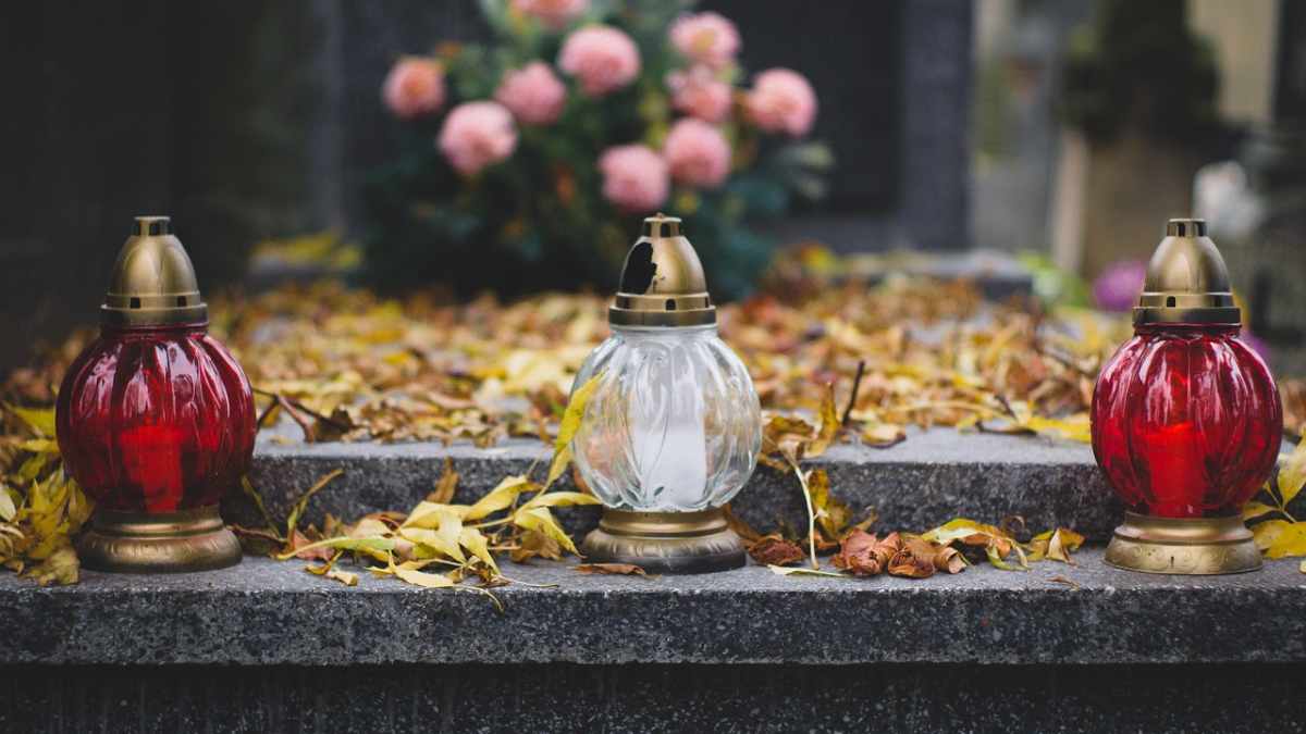 Czego nie wolno robić na cmentarzu? Mandat choćby 5000 zł