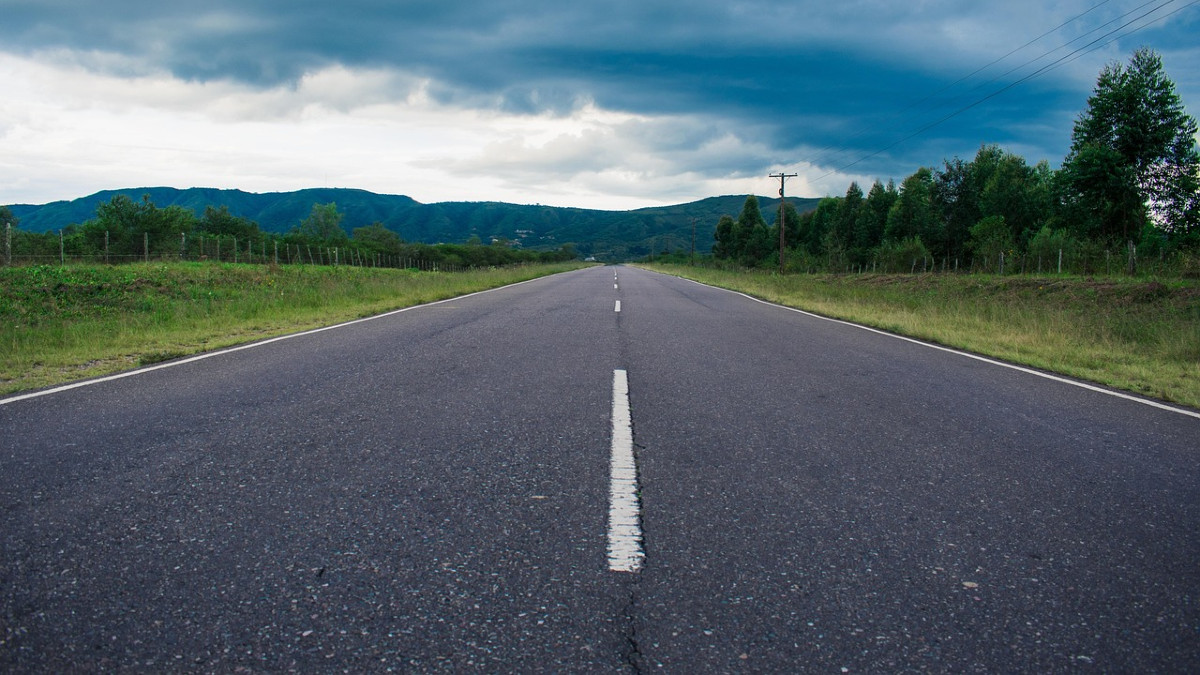 Zbudowali drogę na prywatnych działkach. Samorządowcy: i co nam zrobicie?