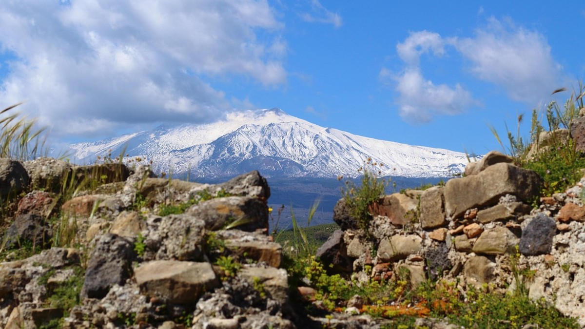 Etna za 5 euro. Nowe zasady wstępu na krater Silvestri wywołały burzę