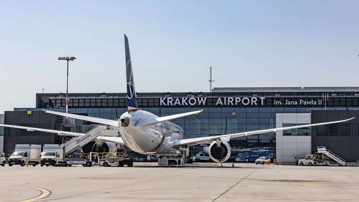 lotnisko Kraków balice LOT