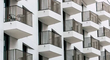 Zakaz palenia na balkonach. Posłowie pokazali, co myślą o obywatelach