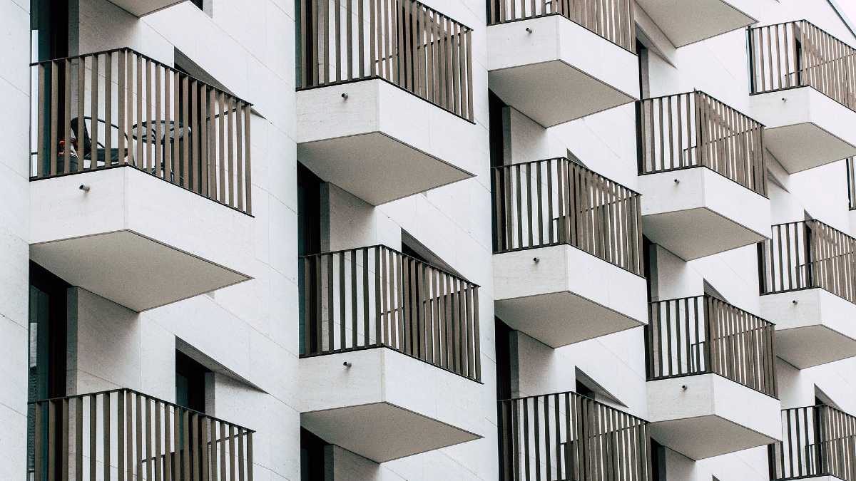 Zakaz palenia na balkonach. Posłowie pokazali, co myślą o obywatelach