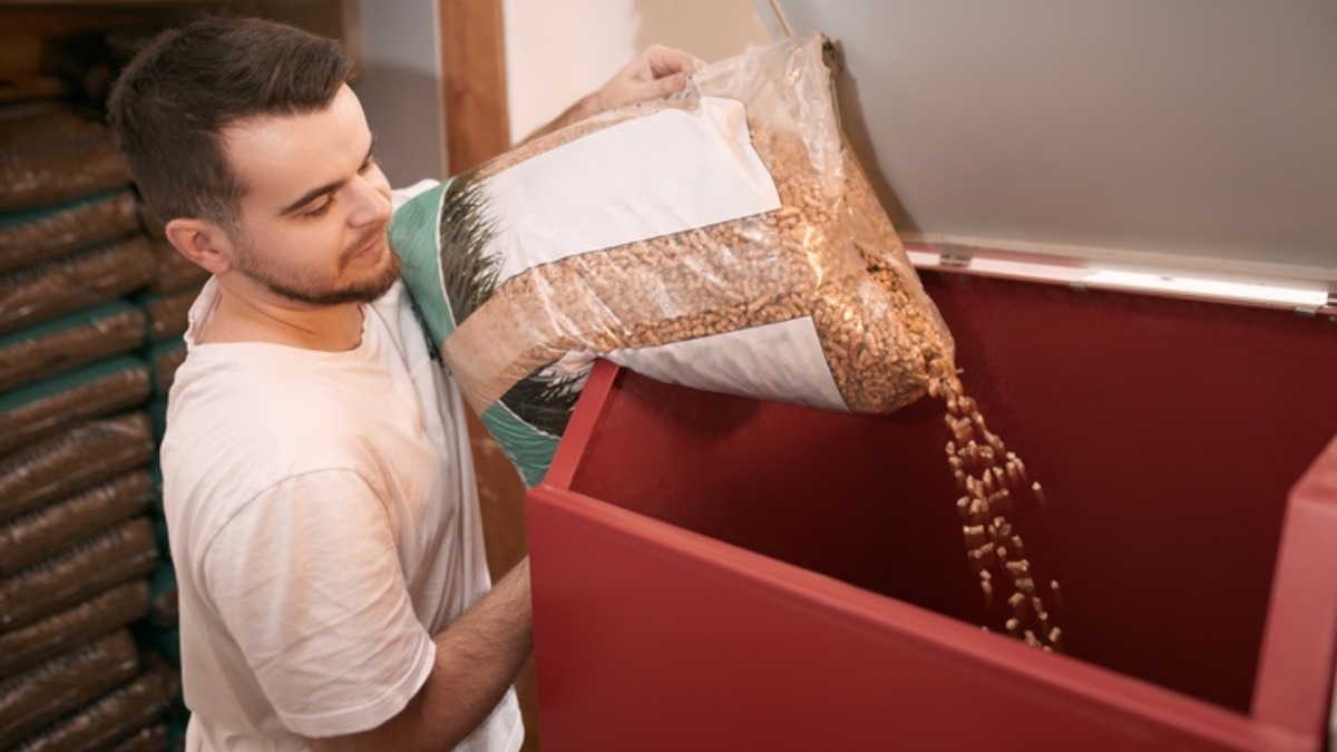 Popularny zamiennik węgla drożeje w oczach. Rząd ostrzegał, mamy za swoje
