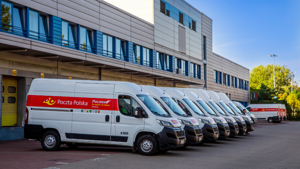 Poczta Polska stawia na usługi kurierskie. Integracja z Orlen Paczką