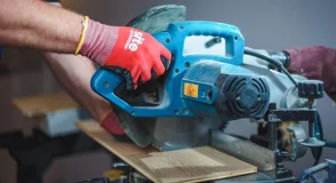 Sąsiad z wiertarką po 23.? Sprawdź, jak go uciszyć