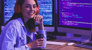 Zarobki w IT. Dla informatyków Warszawa już nie jest stolicą