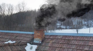 Pierwszy atak zimy i mamy rekord. Kopciuchy świetnie dają radę