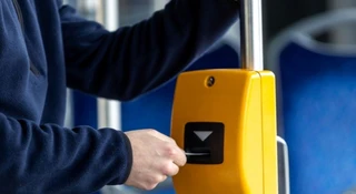 Kontrolerzy biletów z kamerami. Kolejne miasto nagrywa pasażerów