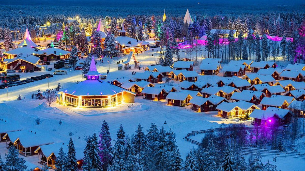 LOT zabiera pasażerów w zimową podróż do Laponii. A latem kolejna trasa do Grecji