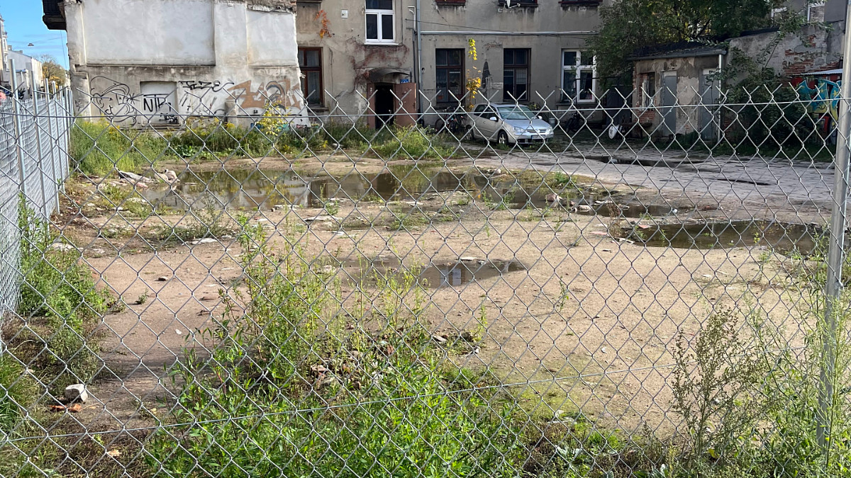 Nowe normy dla płotów, furtek i bram. Prawo wchodzi ci na posesję