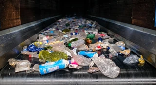 PET-y, tekstylia, odpady. Jeden taki katalizator i wszystko rozłożone