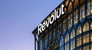 Blik skusił Revoluta. Komornicy w Polsce zacierają ręce